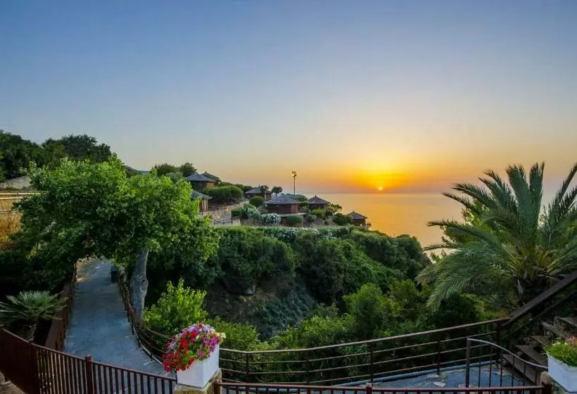 بانگلوی استاندارد با چشم‌انداز دریا, Calanica Resort