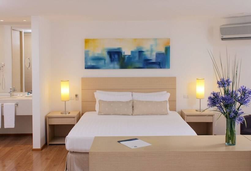 סוויטת ג'וניור, Estelar Blue