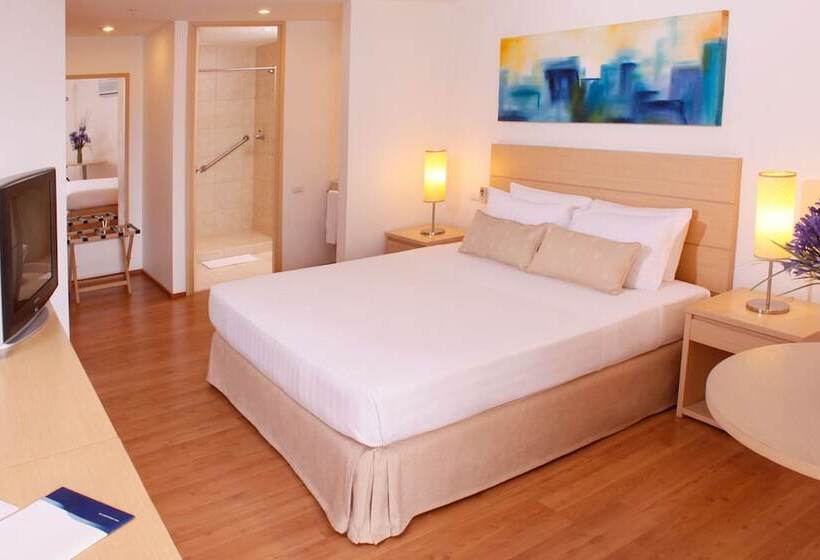 סוויטת ג'וניור, Estelar Blue