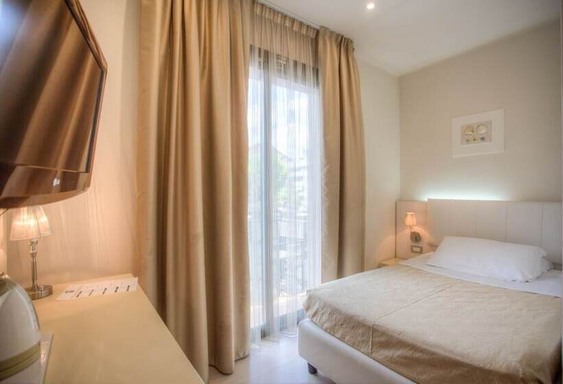 اتاق استاندارد یک نفره, Ferretti Beach