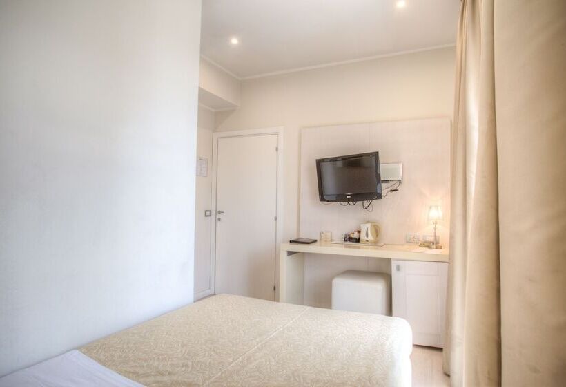 اتاق استاندارد یک نفره, Ferretti Beach