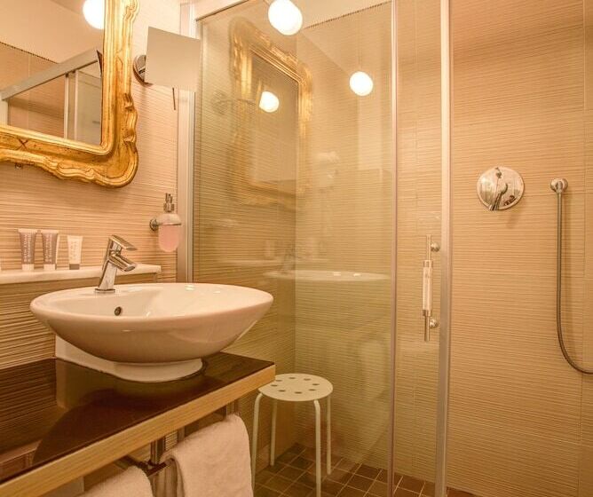 اتاق استاندارد چهار تخته, Ferretti Beach