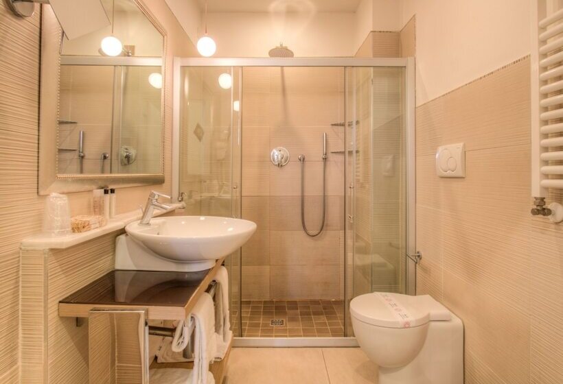 اتاق استاندارد چهار تخته, Ferretti Beach