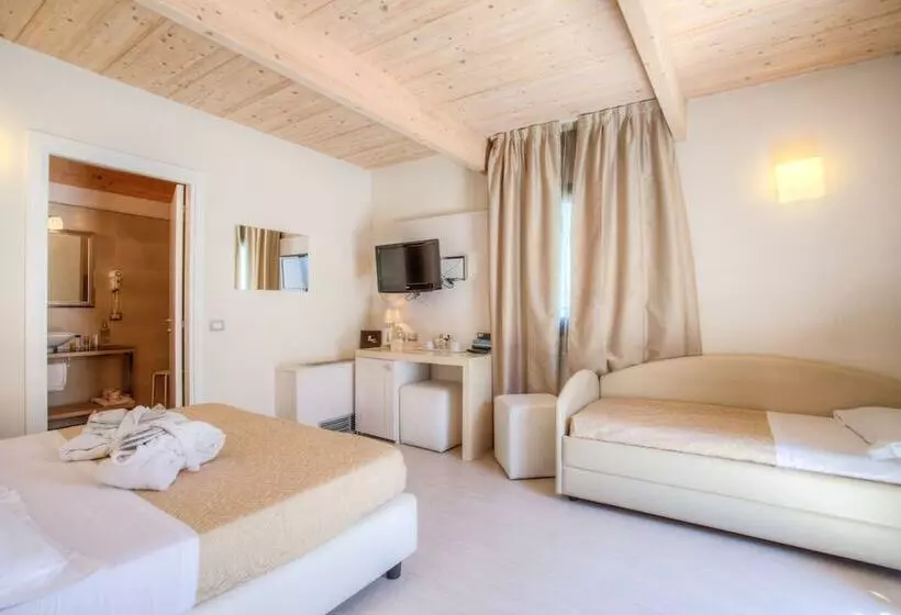 اتاق استاندارد چهار تخته, Ferretti Beach