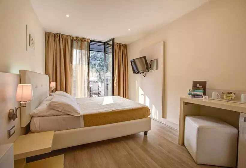 اتاق استاندارد سه نفره, Ferretti Beach