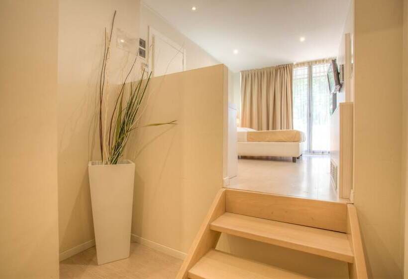 اتاق استاندارد سه نفره, Ferretti Beach