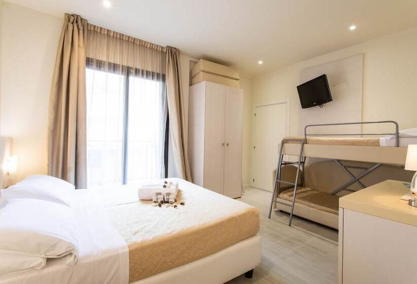 اتاق استاندارد سه نفره, Ferretti Beach