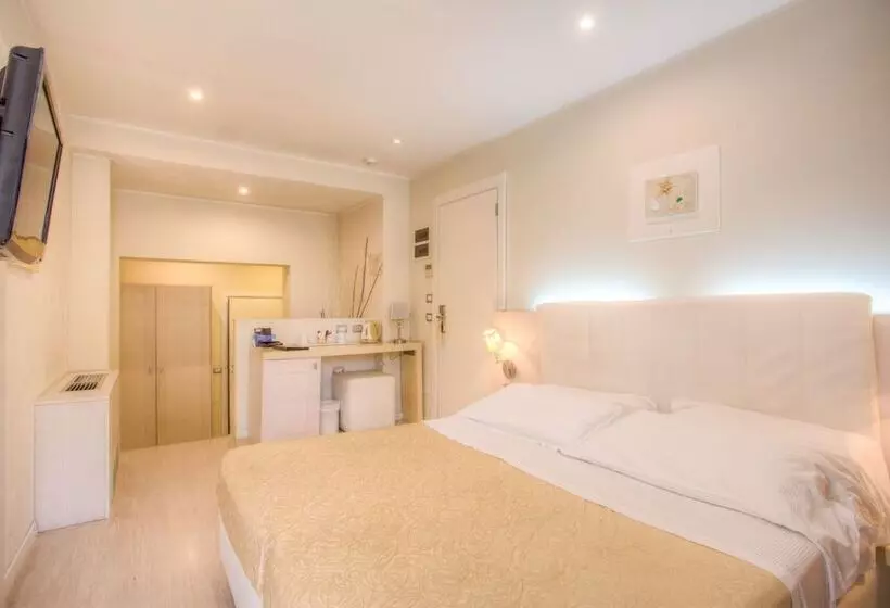 اتاق استاندارد سه نفره, Ferretti Beach
