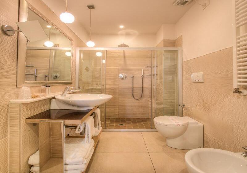 اتاق استاندارد سه نفره, Ferretti Beach