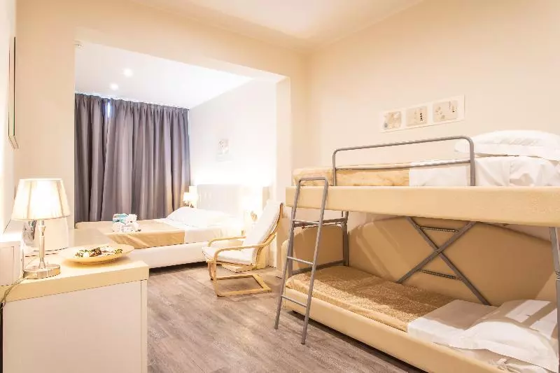 اتاق استاندارد چهار تخته, Ferretti Beach