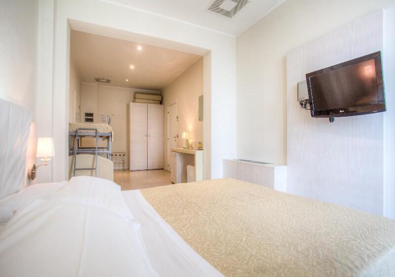 اتاق استاندارد چهار تخته, Ferretti Beach