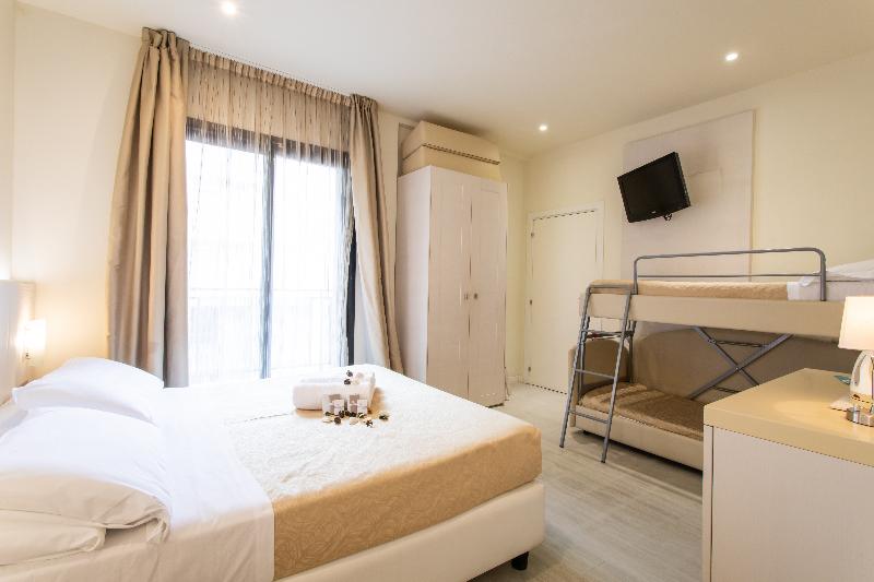 اتاق استاندارد چهار تخته, Ferretti Beach