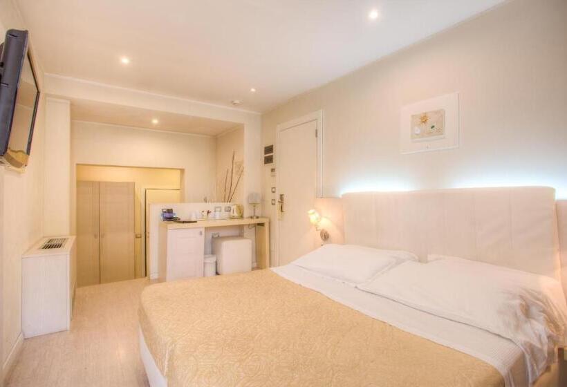 اتاق کلاسیک, Ferretti Beach