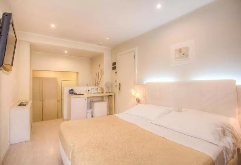 اتاق کلاسیک, Ferretti Beach