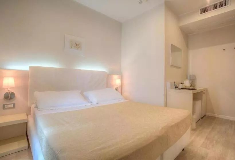 اتاق کلاسیک, Ferretti Beach