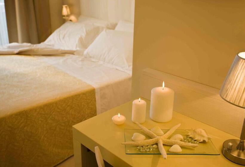اتاق کلاسیک, Ferretti Beach