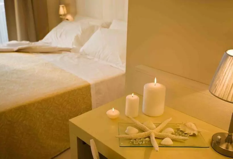 اتاق کلاسیک, Ferretti Beach