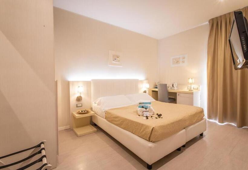 اتاق کلاسیک, Ferretti Beach