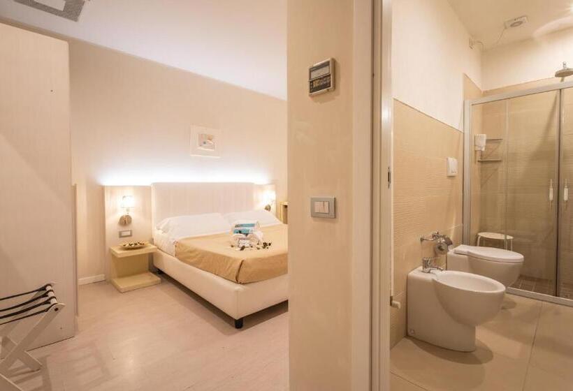 اتاق کلاسیک, Ferretti Beach