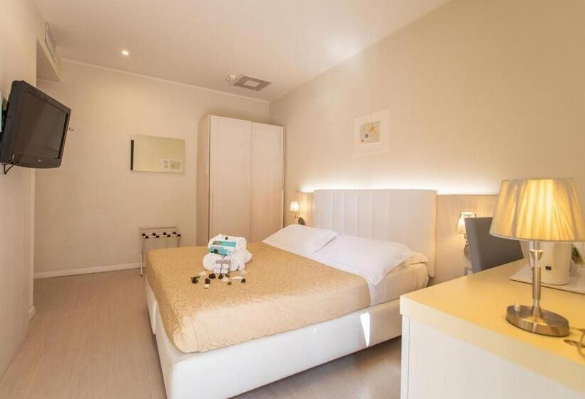 اتاق استاندارد چهار تخته, Ferretti Beach