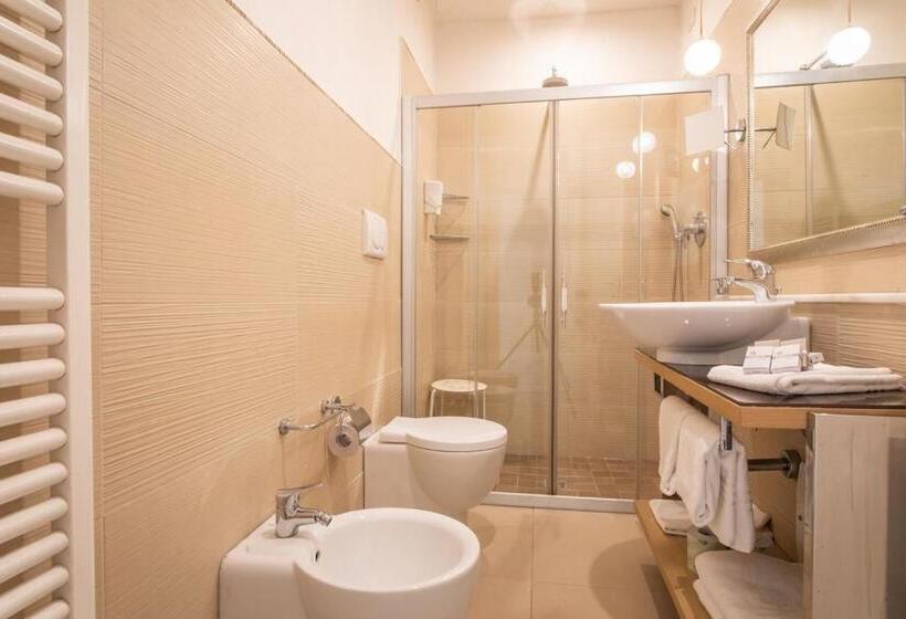 اتاق استاندارد چهار تخته, Ferretti Beach