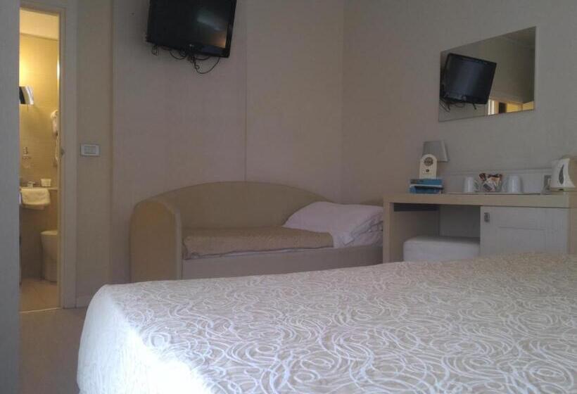 اتاق استاندارد سه نفره, Ferretti Beach