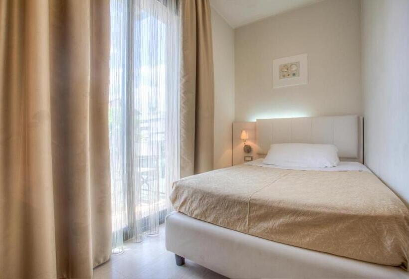اتاق استاندارد یک نفره, Ferretti Beach