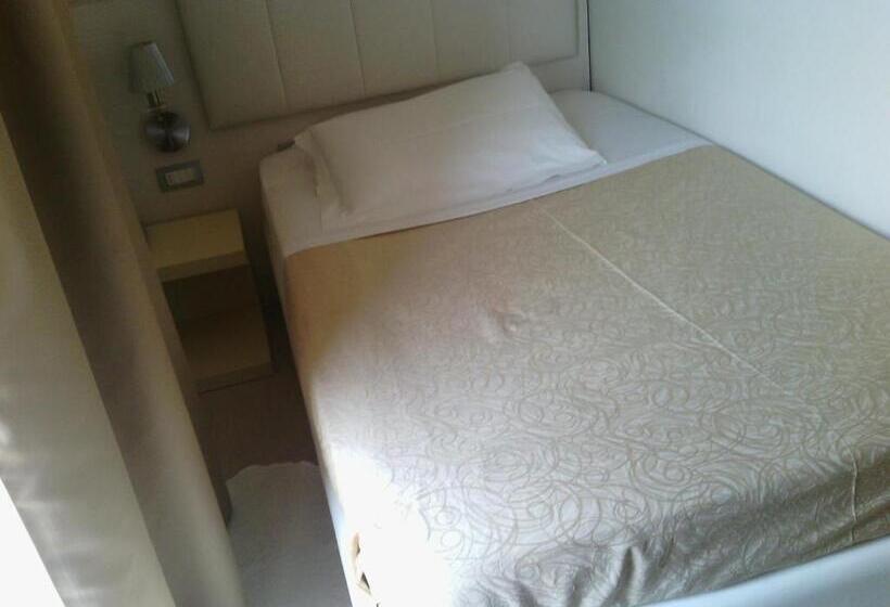 اتاق استاندارد یک نفره, Ferretti Beach