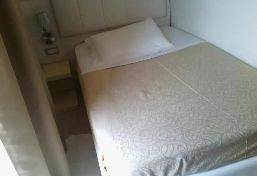 اتاق استاندارد یک نفره, Ferretti Beach
