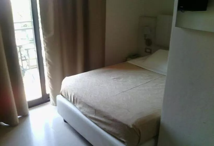 اتاق استاندارد یک نفره, Ferretti Beach