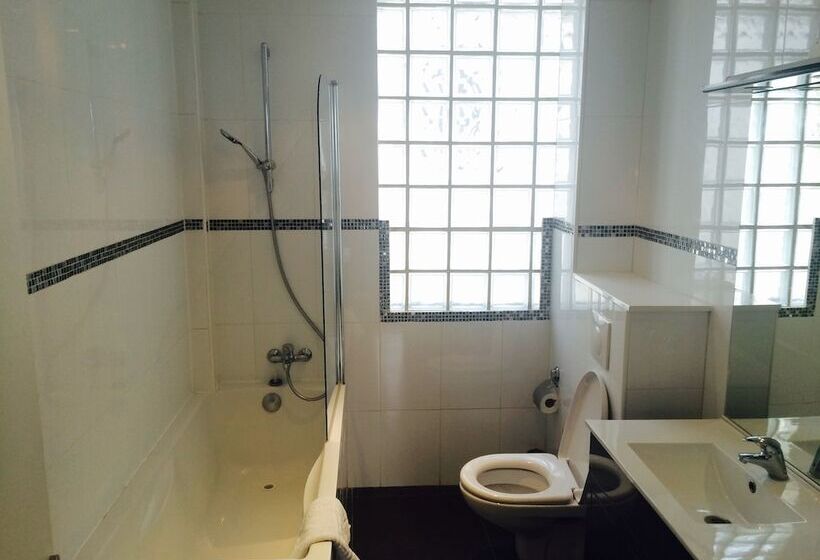 اتاق استاندارد چهار تخته, Grand Hôtel Magenta