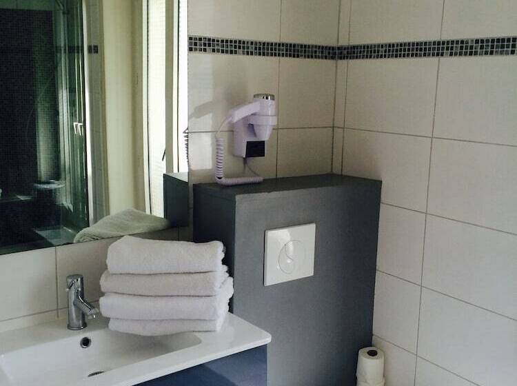 اتاق استاندارد چهار تخته, Grand Hôtel Magenta