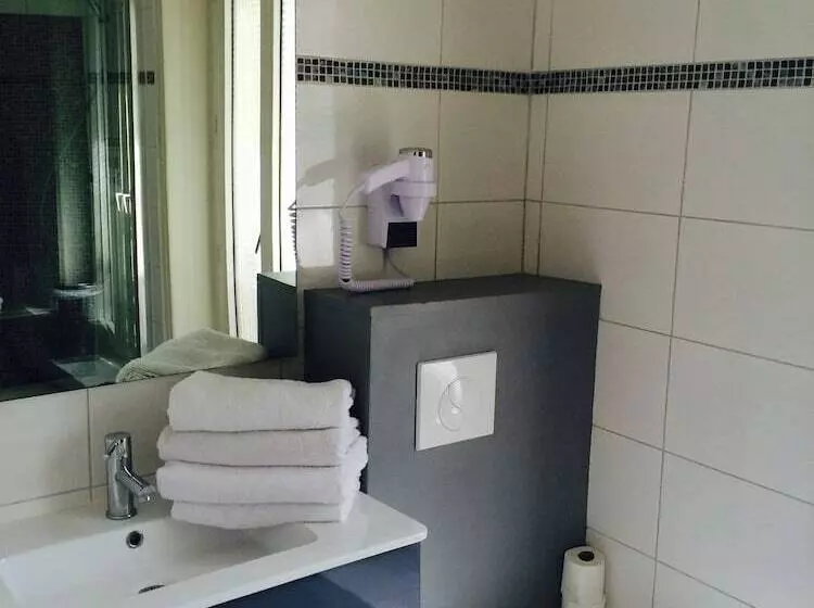 اتاق استاندارد چهار تخته, Grand Hôtel Magenta