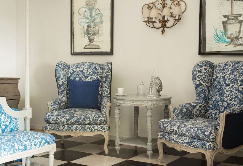 جناح جونيور, Hôtel Villa Marie Saint Tropez