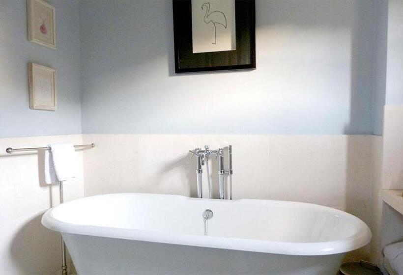 جناح جونيور, Hôtel Villa Marie Saint Tropez