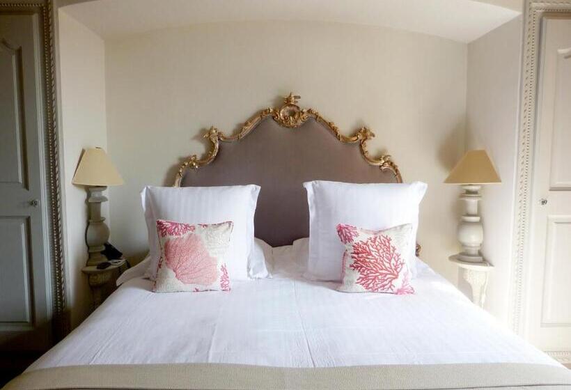 جناح جونيور عائلى, Hôtel Villa Marie Saint Tropez