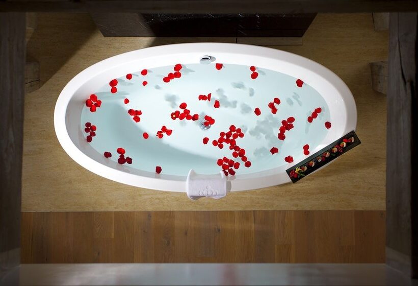 سوییت دوبلکس, Kings Court