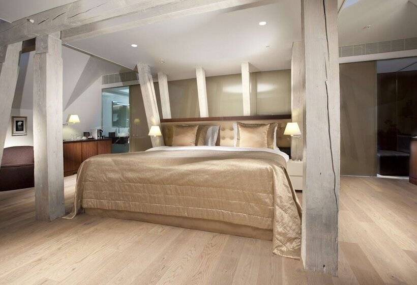 سوییت دوبلکس, Kings Court