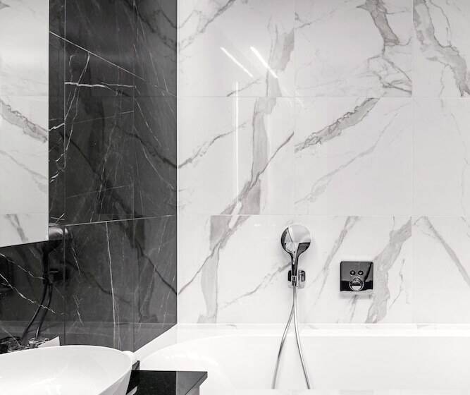 اتاق لوکس, Kings Court