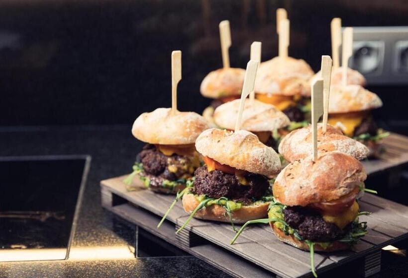 اتاق اجرایی, Kings Court