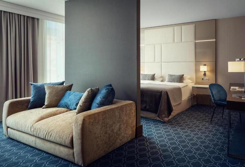 سوییت جونیور, Kings Court