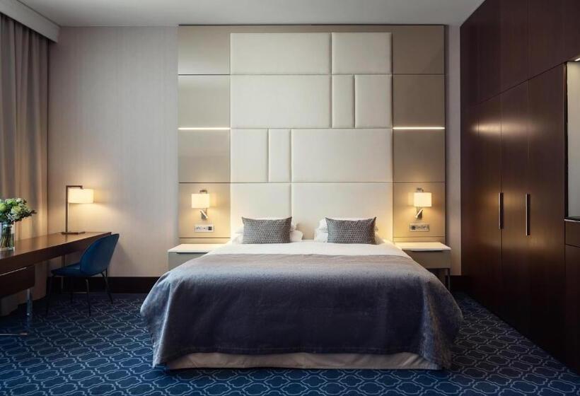 سوییت اجرایی, Kings Court