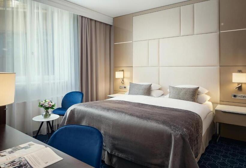 اتاق لوکس, Kings Court