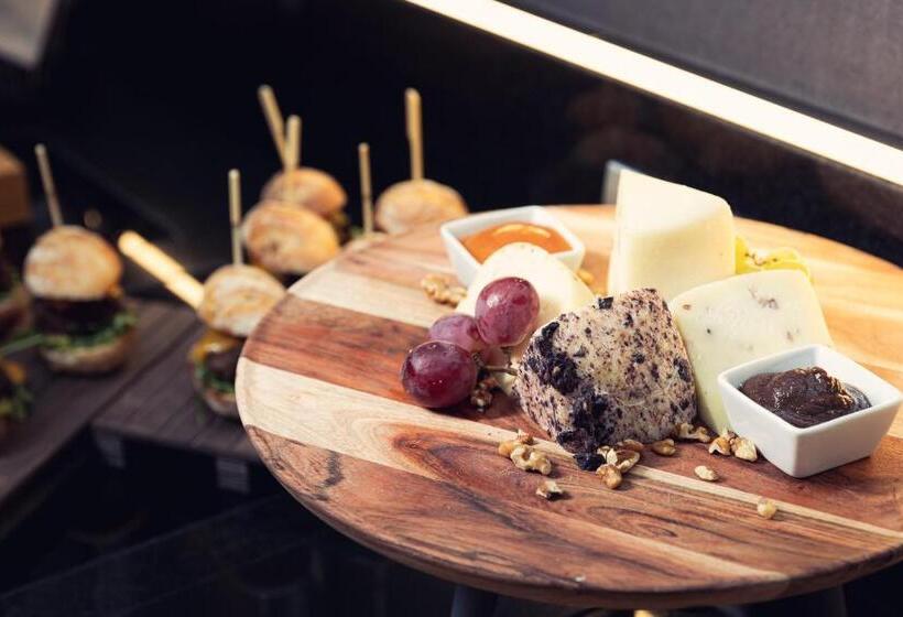 سوییت اجرایی, Kings Court