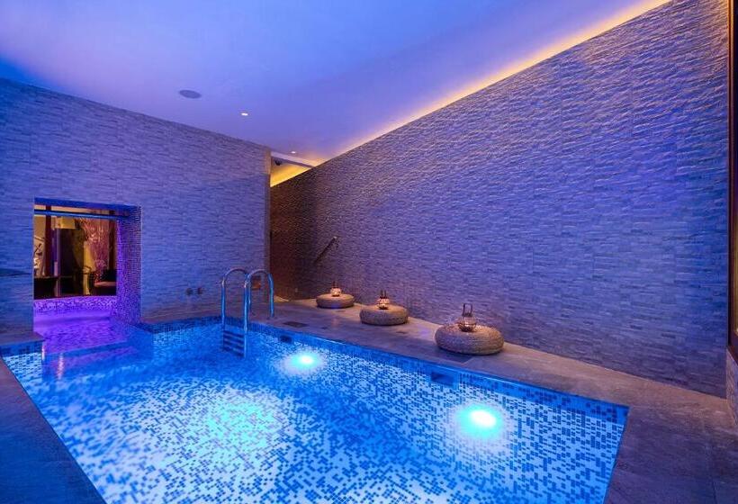 سوییت اجرایی, Kings Court