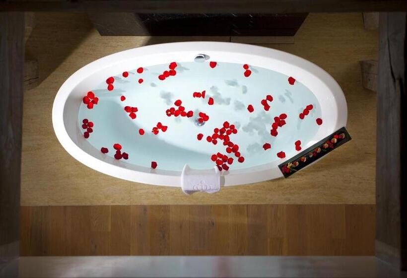 سوییت دوبلکس, Kings Court