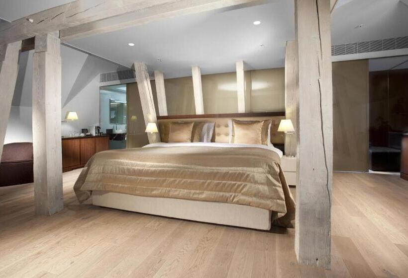 سوییت دوبلکس, Kings Court