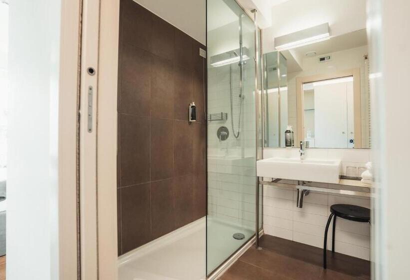 Номер Стандарт Вид на Сад, Mod 05 Bike