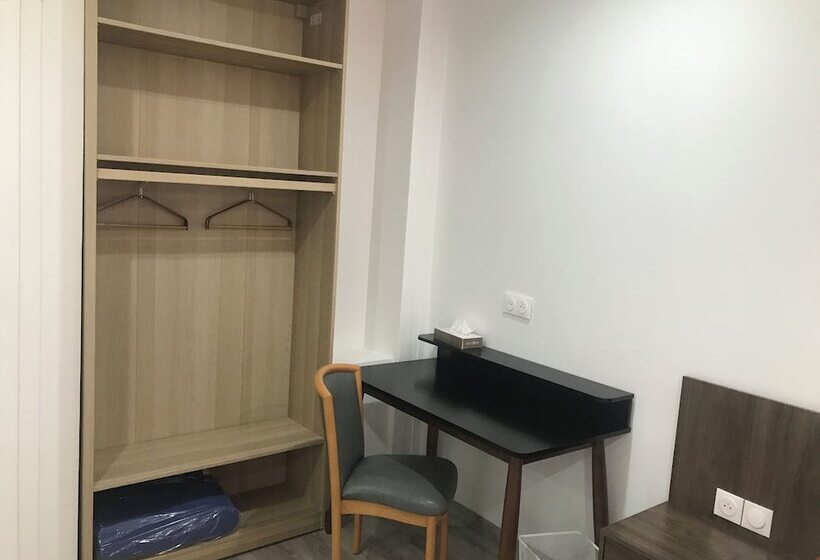 اتاق استاندارد سه نفره, Morand