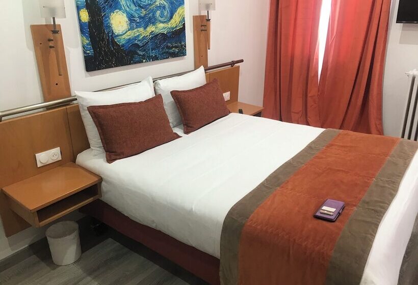 חדר סטנדרט לשלושה, Morand